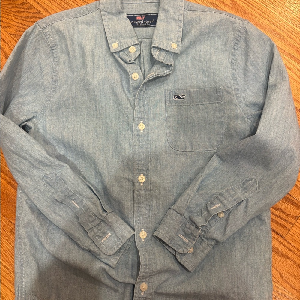 Vineyard Vines Light Blue chambray boys size 7 button down shirt